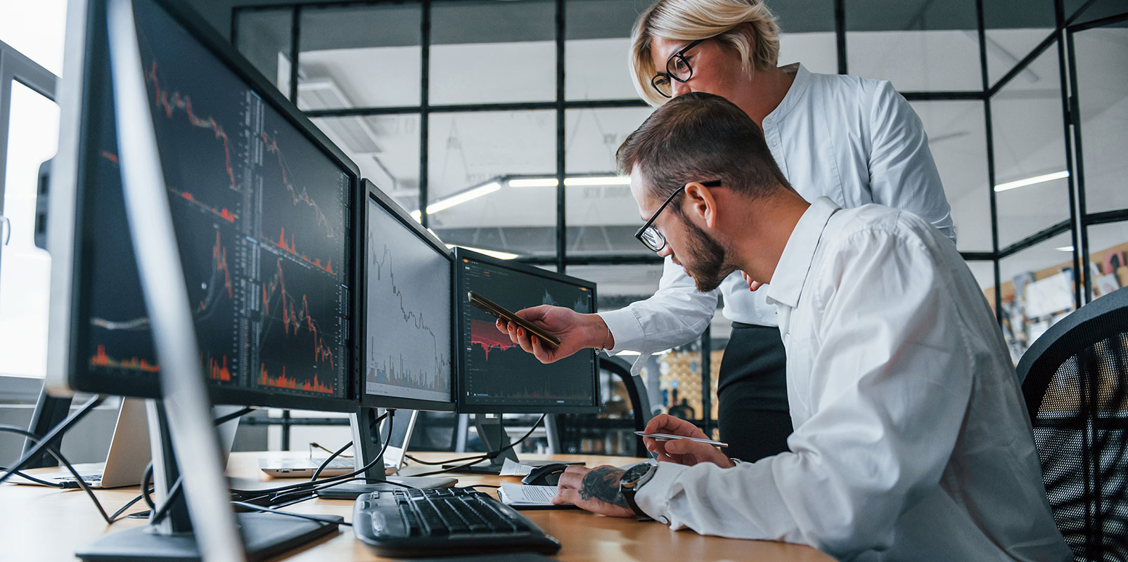 Traders looking at computer screens.